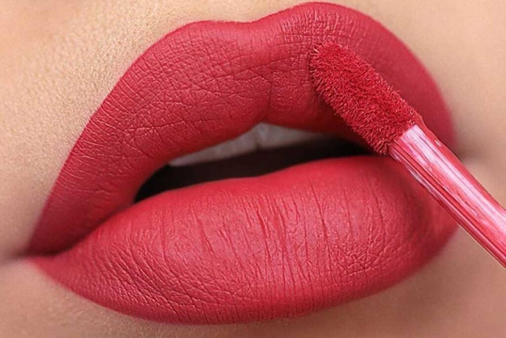 چه رنگ رژی انتخاب کنیم؟ راهنمای کامل انتخاب رژ لب مناسب برای شما! 💄 