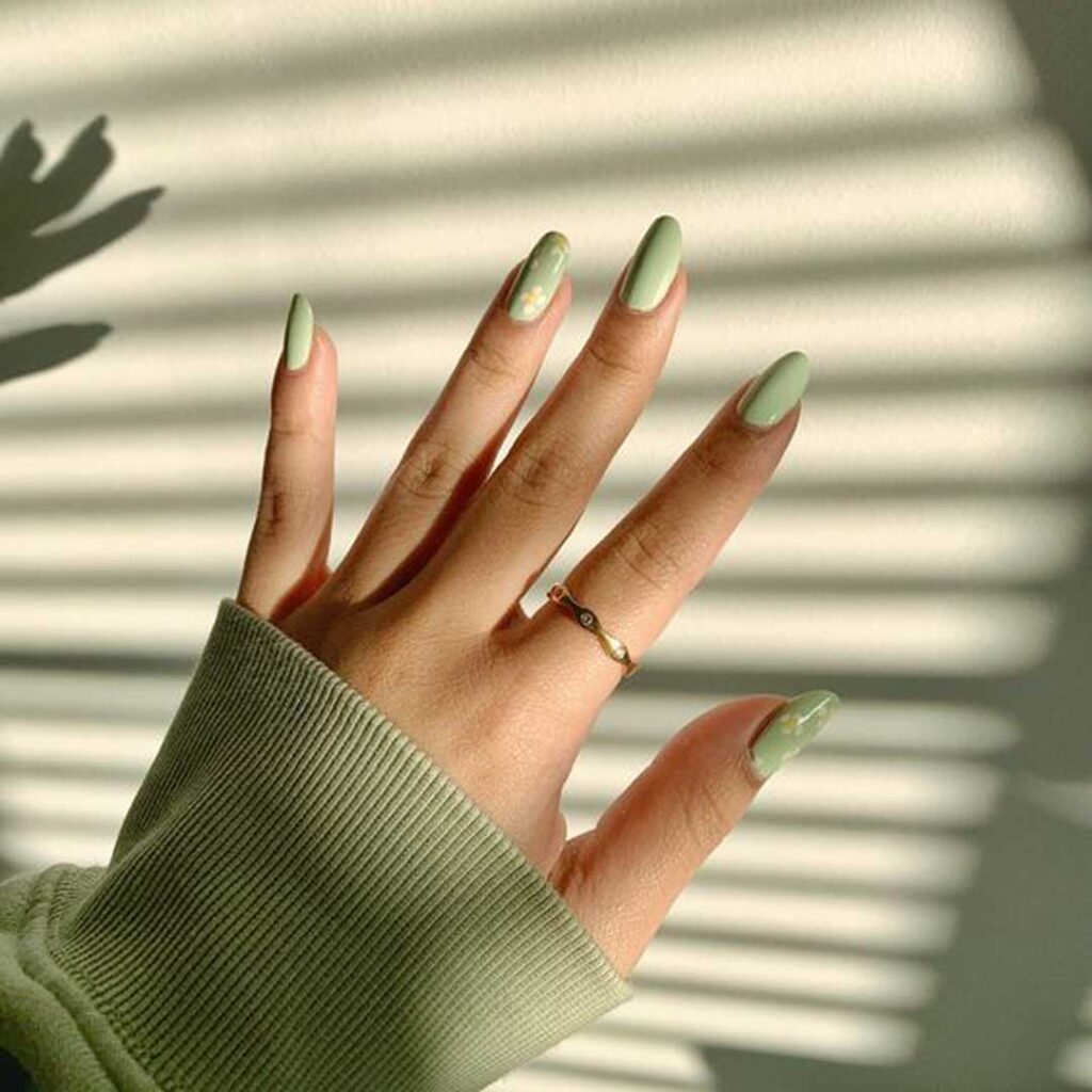 مدل های جدید ناخن دخترانه با طراحی سبز رنگ