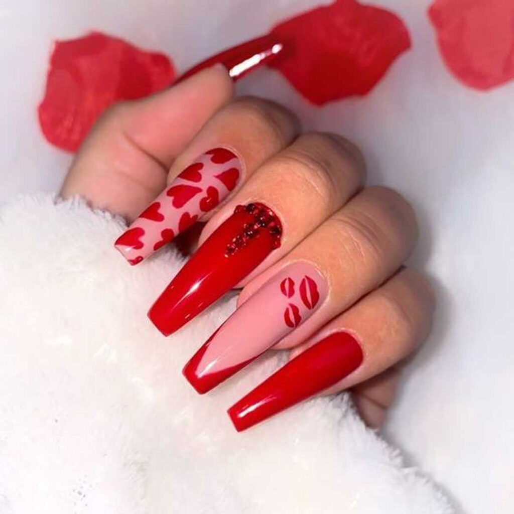 مدل های کاشت ناخن با طراحی لب