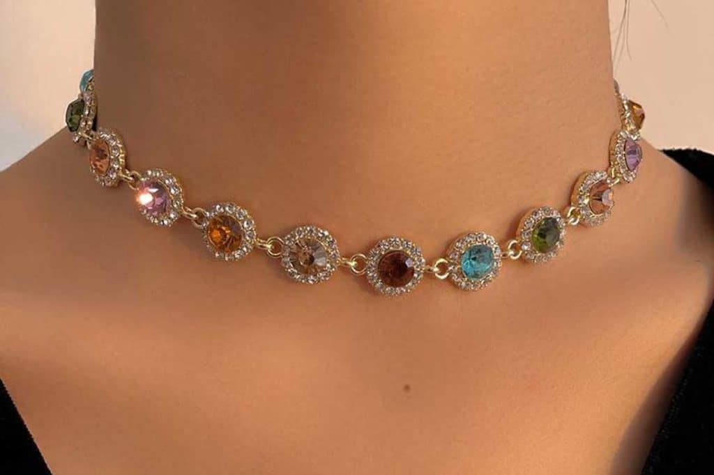 جذاب ترین نمونه های گردنبند طلا با جواهرات رنگی
