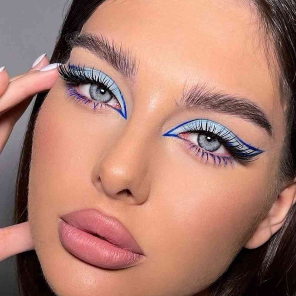 خط چشم ابی چشم گربه ای