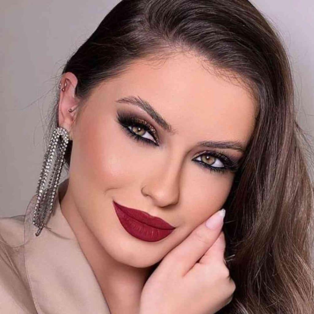 میکاپ با رنگ رژ قرمز