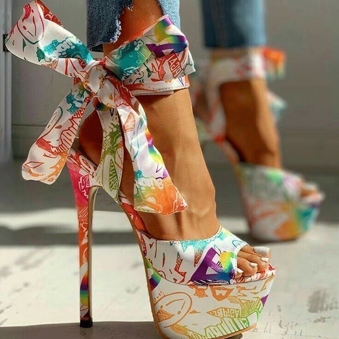 کفش پاشنه بلند طرح دار 