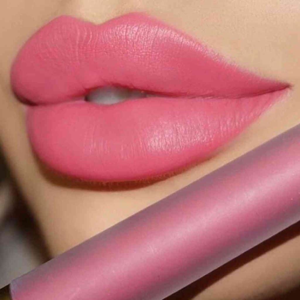 مدل های آرایش لب با رژ صورتی 