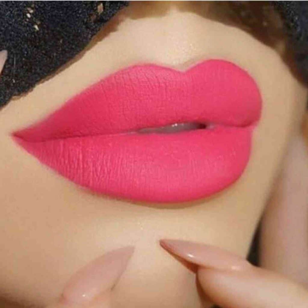 ارایش لب صورتی