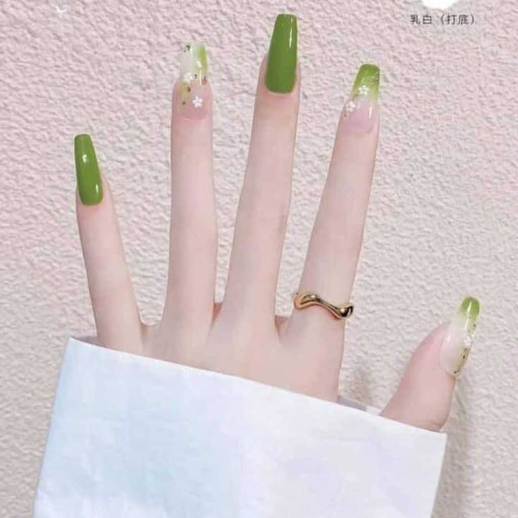 طراحی ناخن بلند