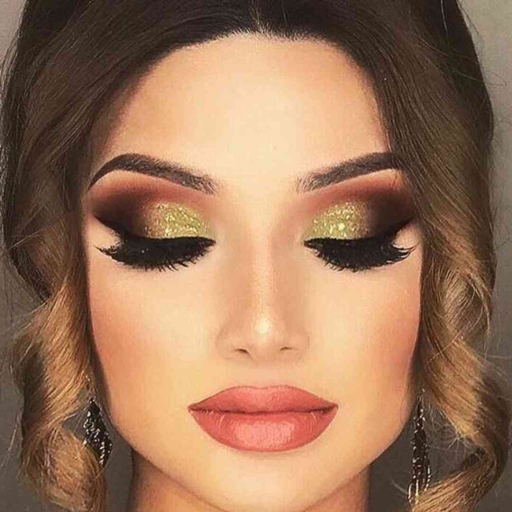 میکاپ عروس با سایه چشم طلایی