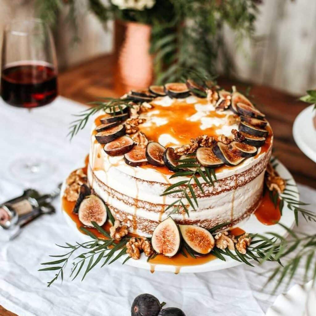 دیزاین کیک با انجیر