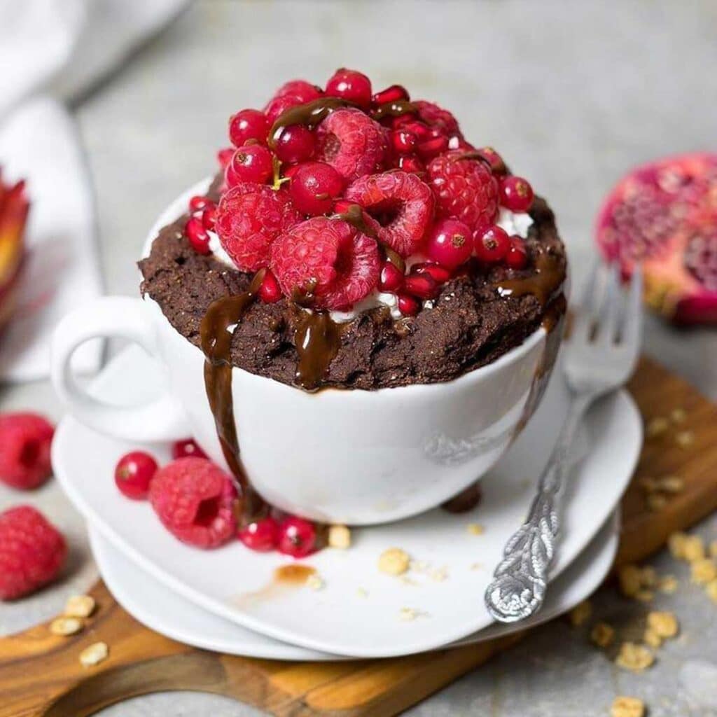 کیک فنجونی با میوه
