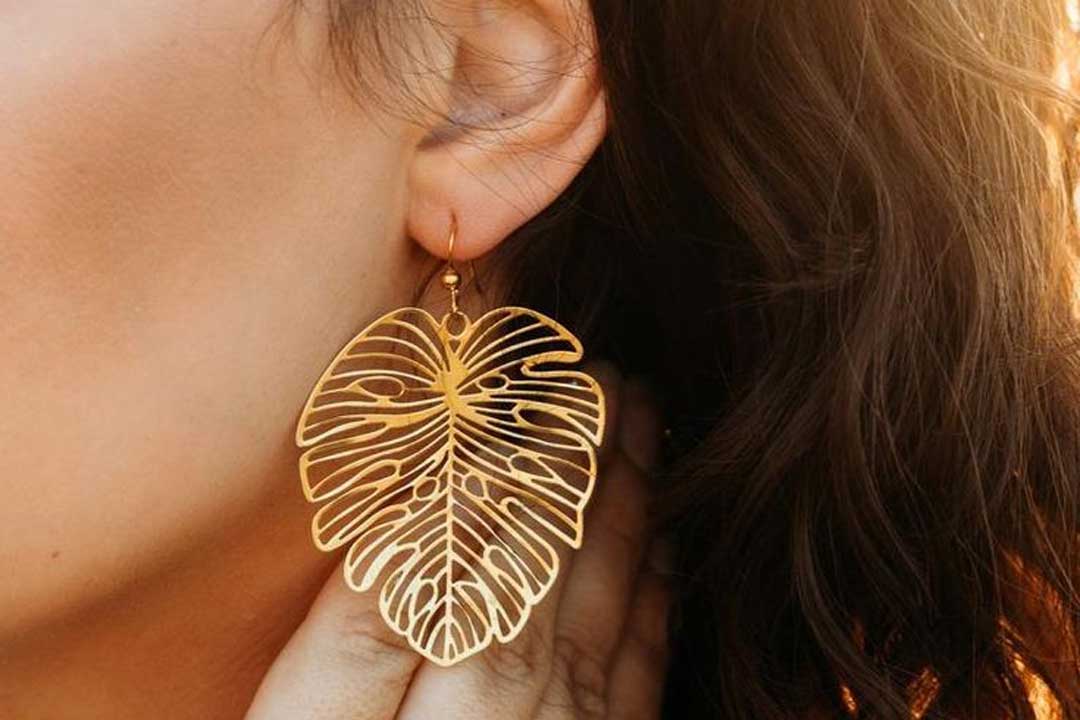 بهترین مدل های گوشواره طرح برگ مینیمال و دخترانه ۱۴۰۵