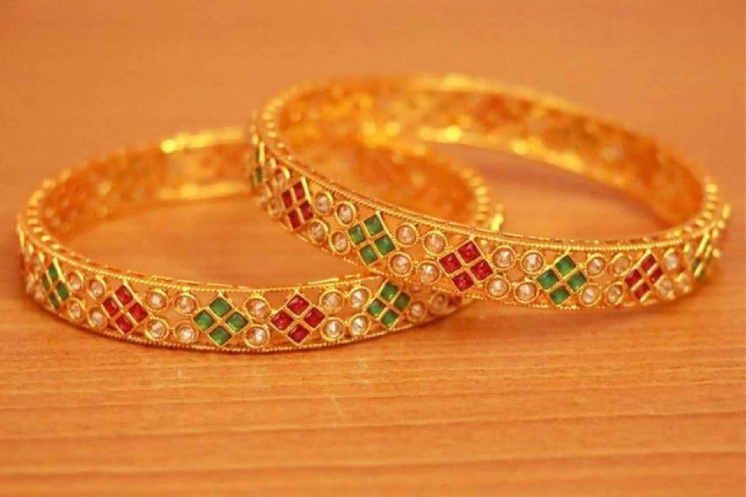 محبوب ترین مدل های دستبند طلا زنانه طرح مینا کاری ۱۴۰۵