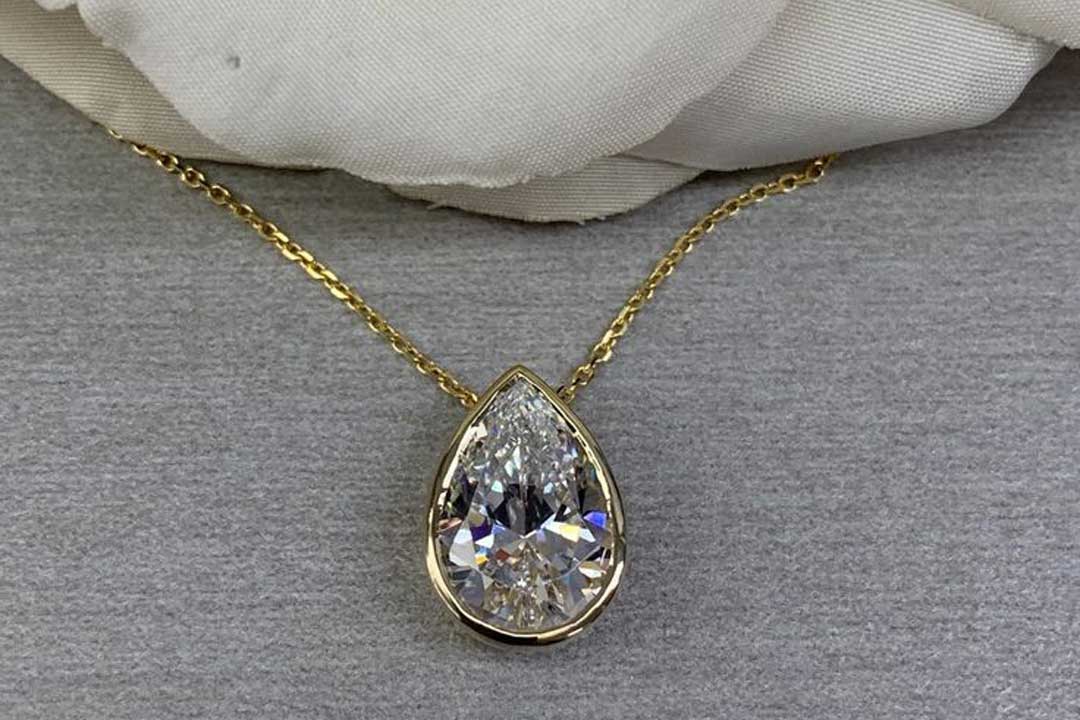 زیباترین مدل های آویز گردنبند الماس زنانه با طرح قطره