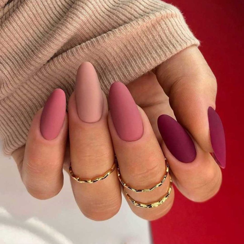 ناخن چند رنگ