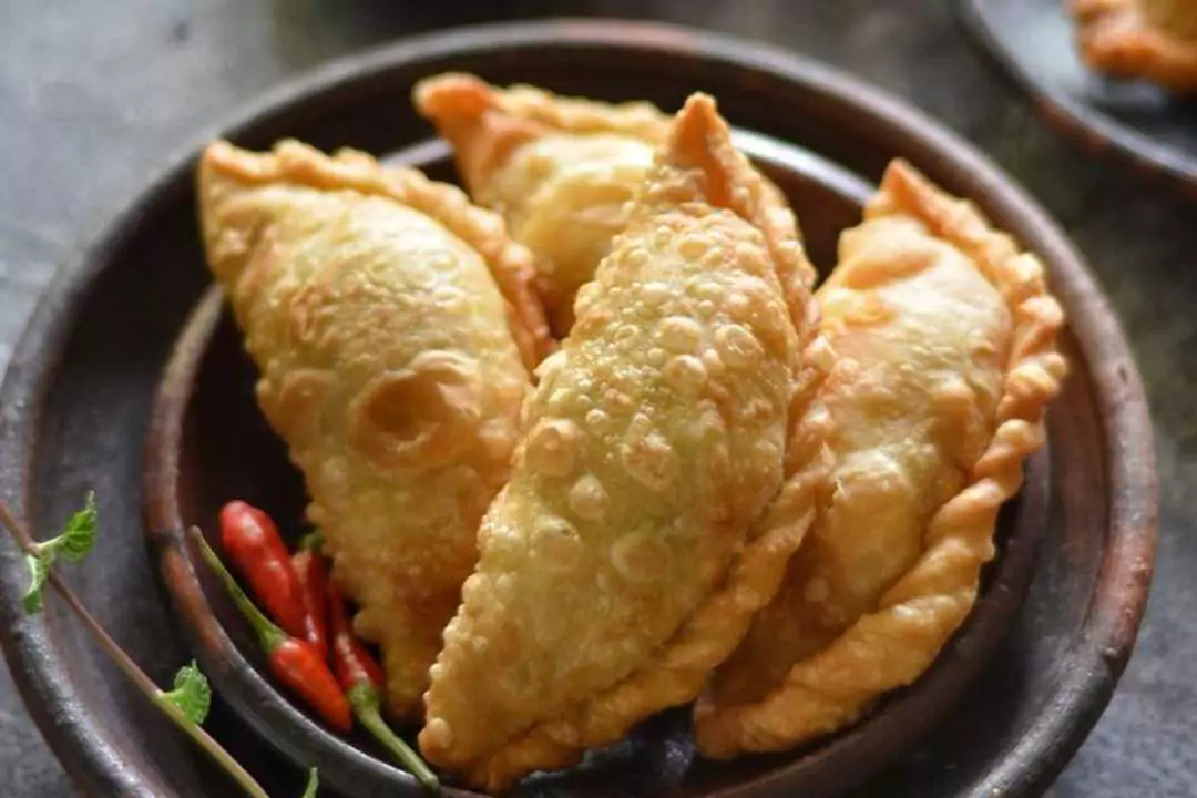 مواد لازم + دستور پخت پیراشکی گوشت