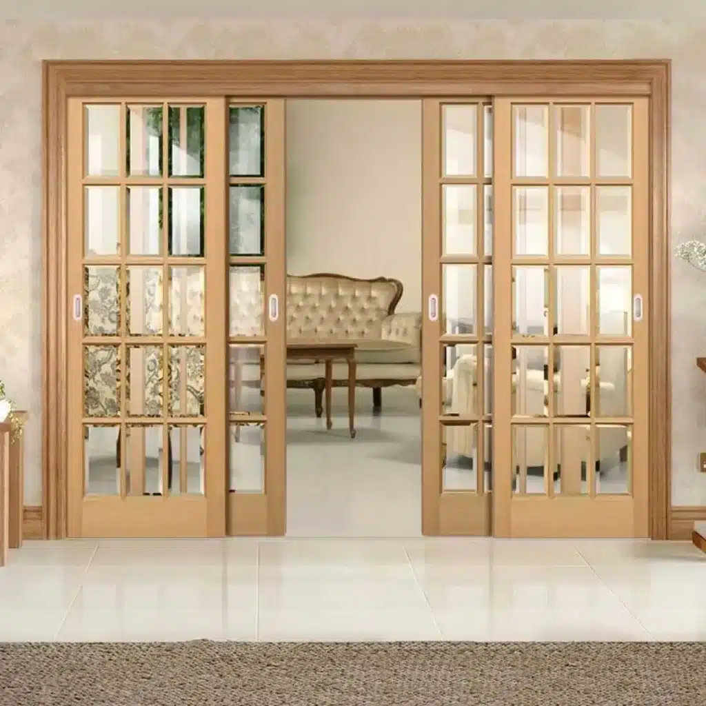 طراحی درب شیشه ای با فریم چوبی زیبا
