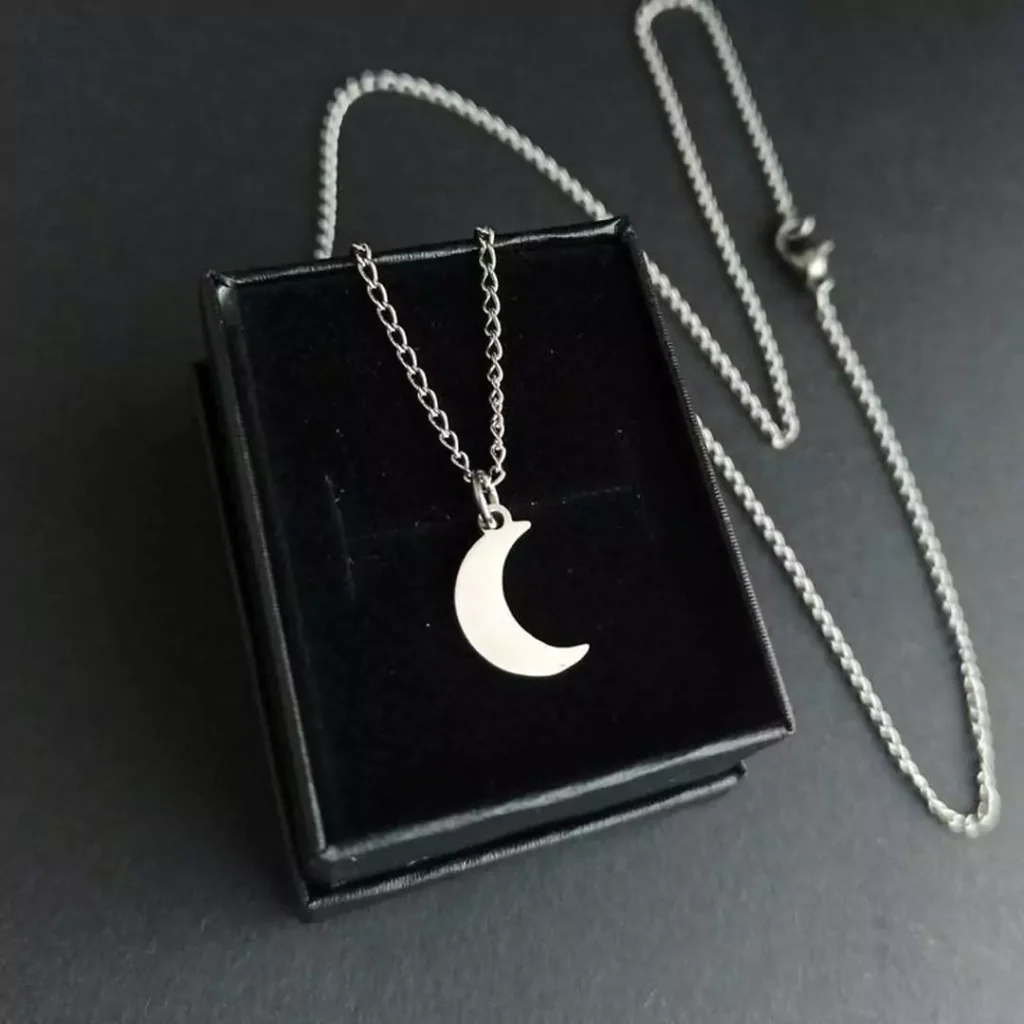 آویز گردنبند ماه