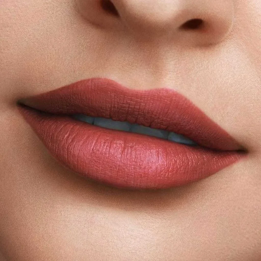 آرایش لب ترند 2023 دخترانه