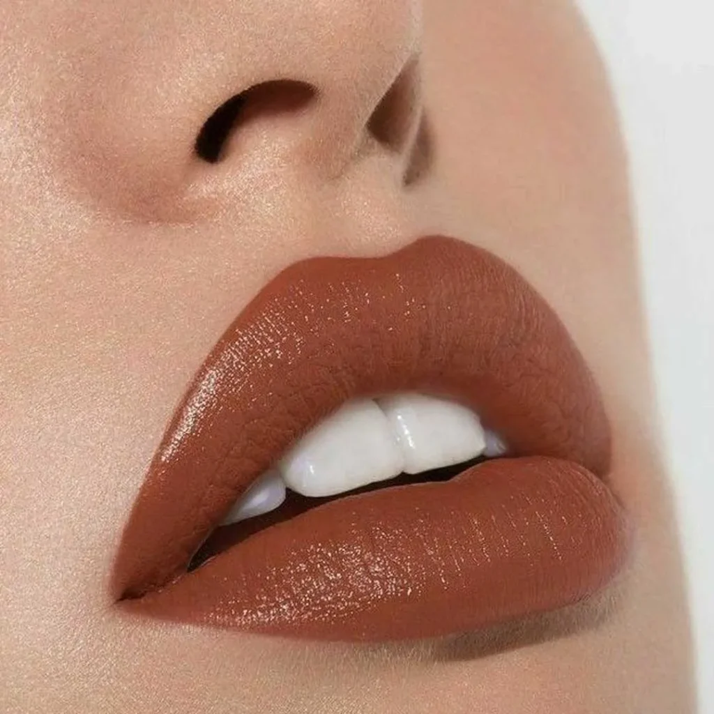 رژ لب قهوه ای روشن زیبا