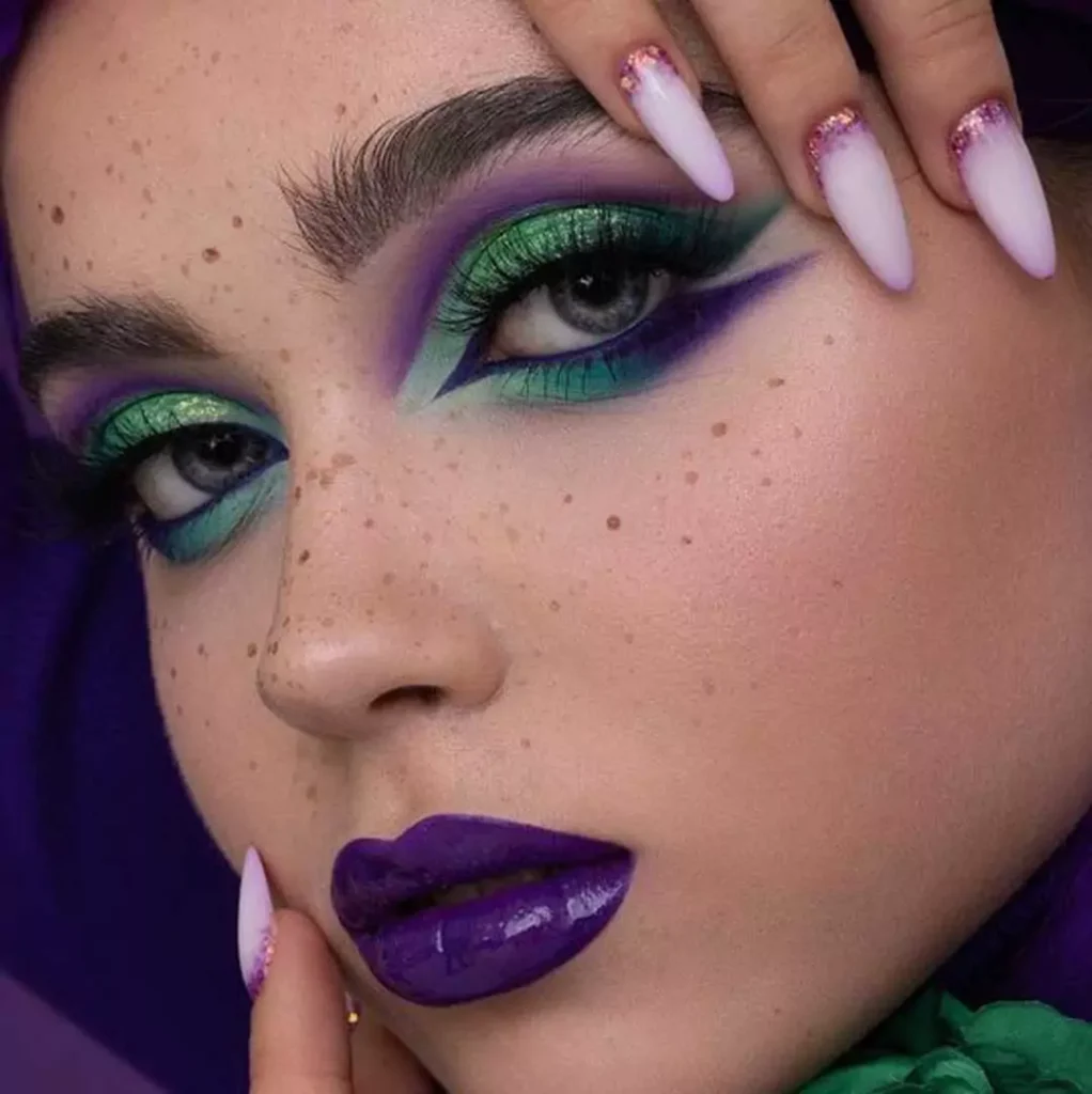 میکاپ با رژ بنفش