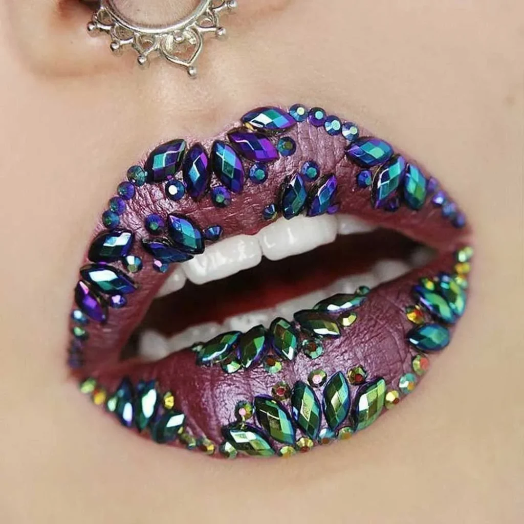  آرایش لب نگینی مدرن