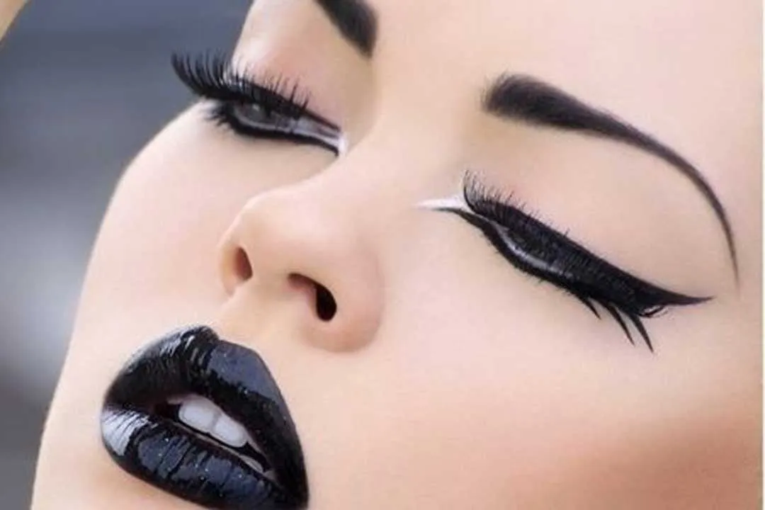 خاص ترین مدل های آرایش صورت با رژ لب سیاه جذاب و خیره کننده