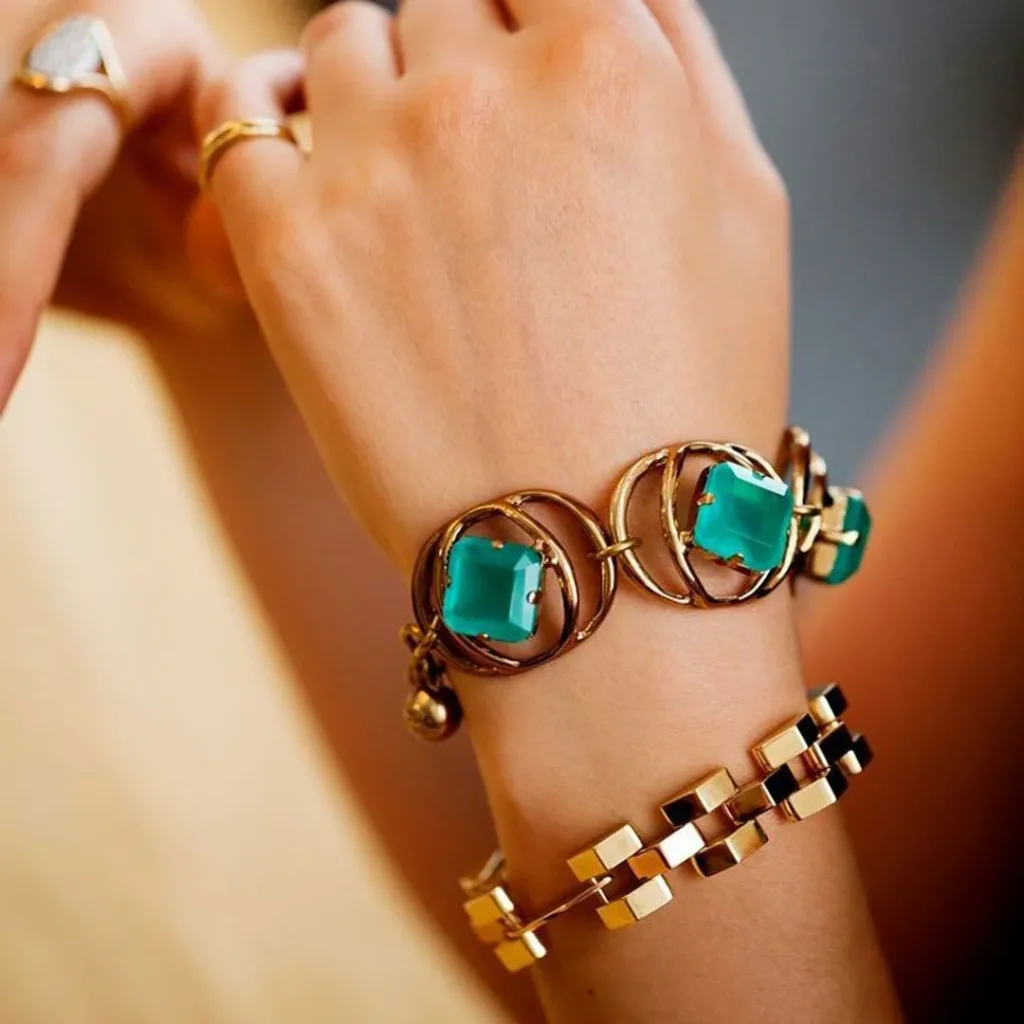 دستبند طلا با سنگ سبز خاص و شیک