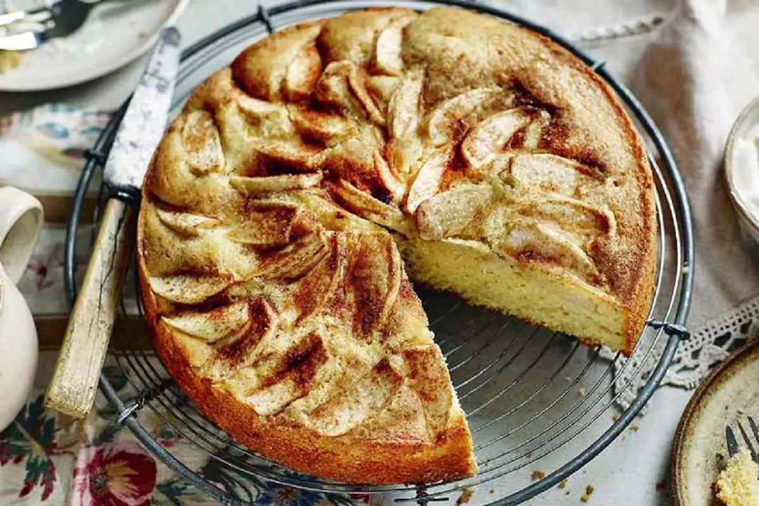 طرز تهیه و مواد لازم کیک سیب دارچین