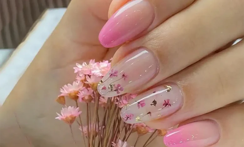 Minimal nail design with pink theme