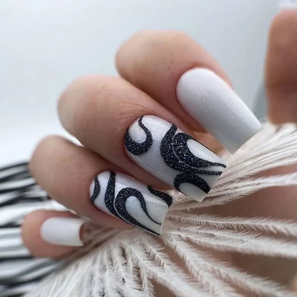   Beautiful black and white design nails