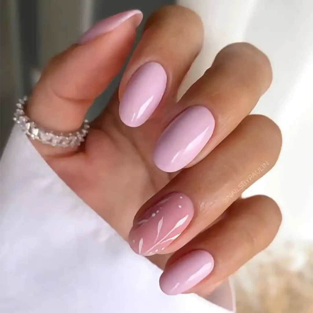 Minimal pink nails