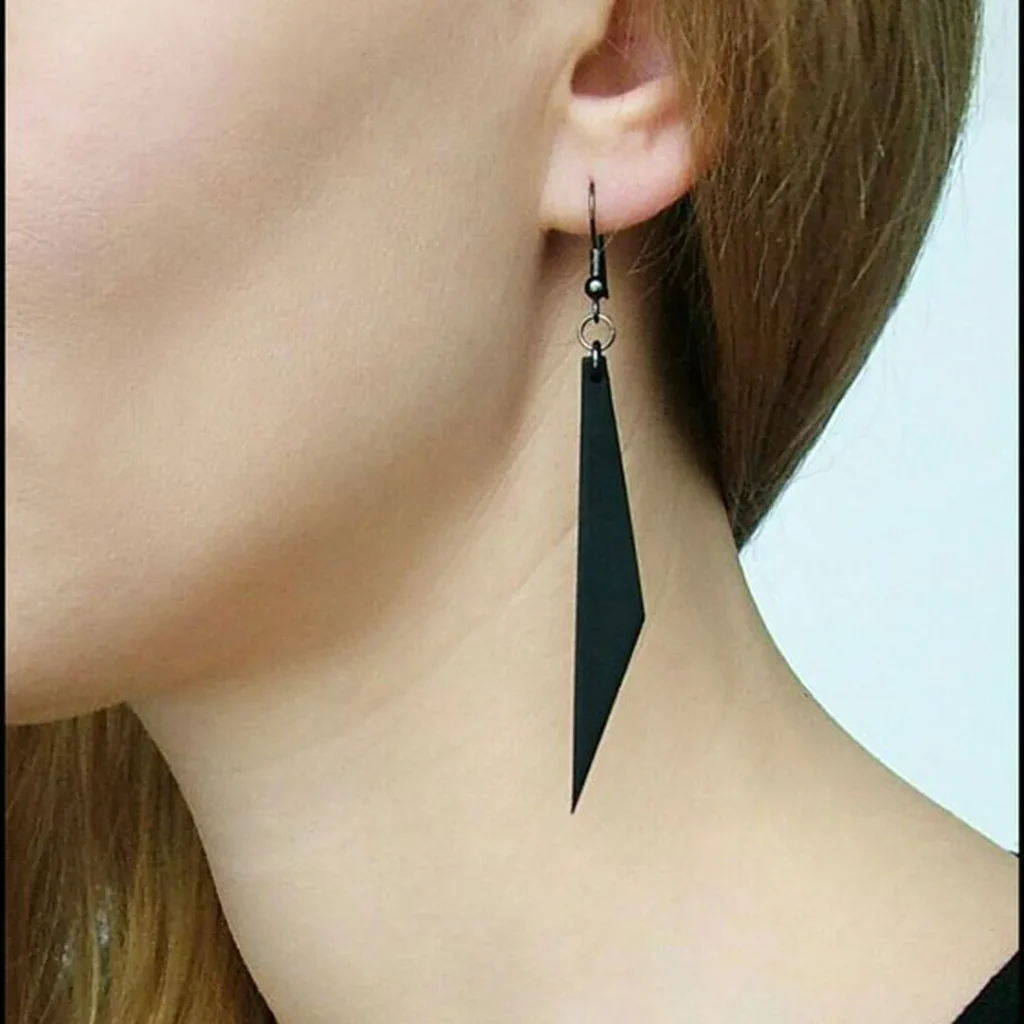 گوشواره با طراحی مینیمال کیوت