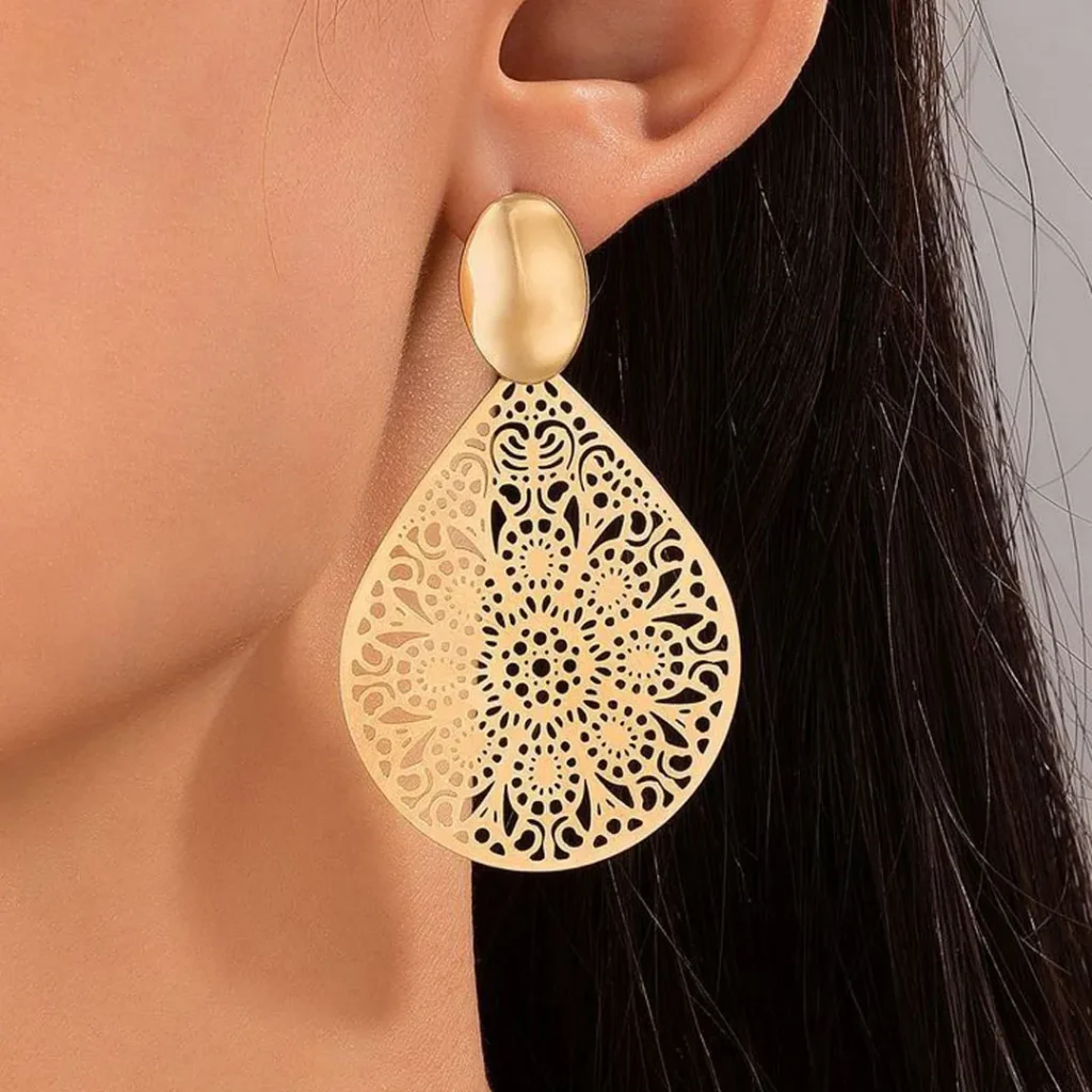 گوشواره طلا با طراحی کلاسیک مجلسی