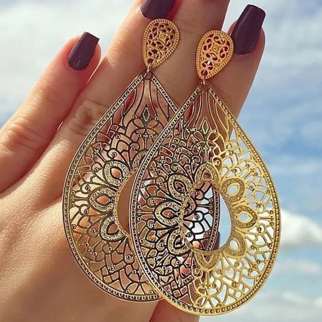 گوشواره طلا با طراحی کلاسیک و فانتزی