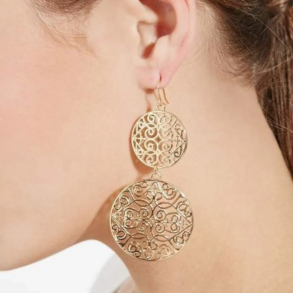 گوشواره طلا با طراحی کلاسیک فانتزی