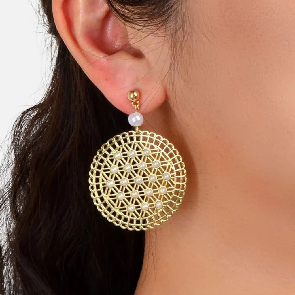 گوشواره طلا با طراحی کلاسیک شیک