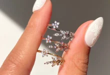 Elegant and stylish girl's ring with flower design