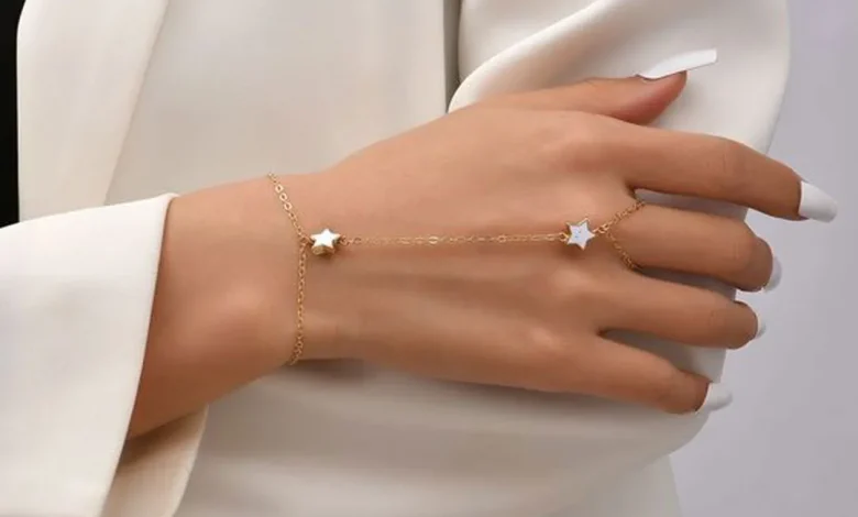 Minimal bangle star design bracelet