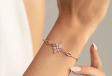 Girl's bracelet with a stylish flower design