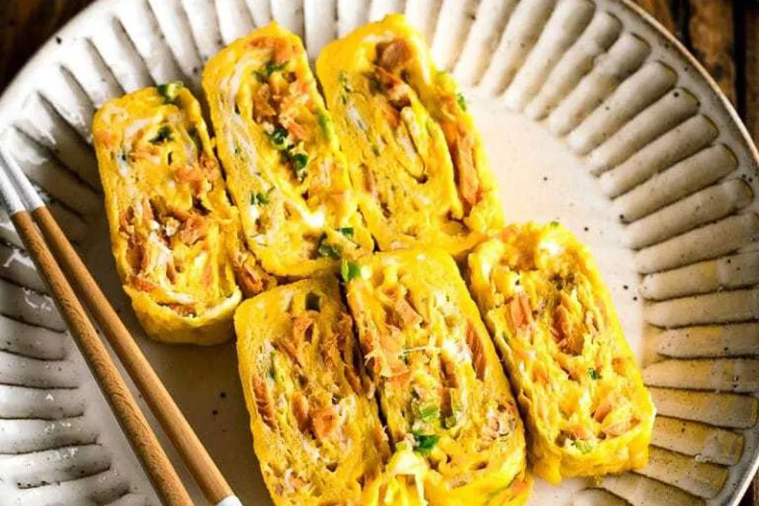 طرز تهیه و مواد لازم رولت تخم مرغ