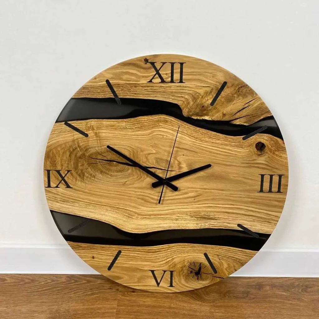 Desk clock with wooden and resin design