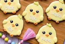 Girly chicken design cookie