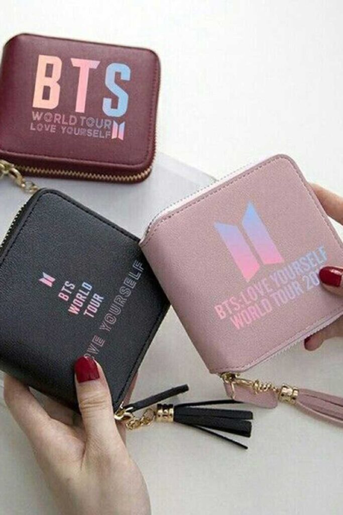👜 کیف پول دخترانه طرح BTS: شیک، خاص و ترند ۲۰۲۶