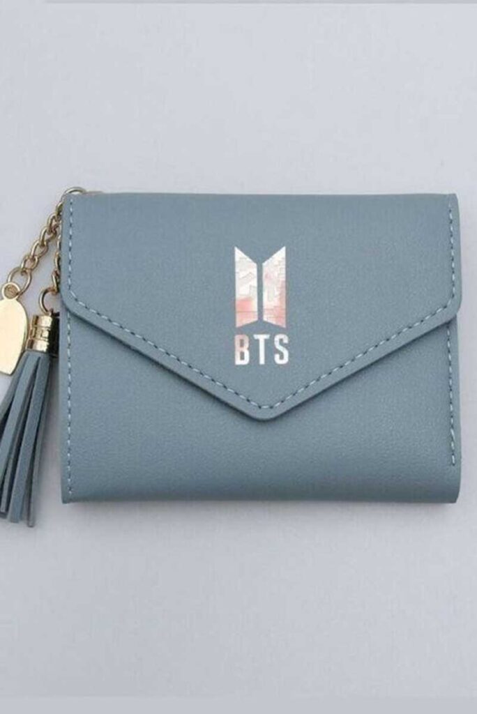 👜 کیف پول دخترانه طرح BTS: شیک، خاص و ترند ۲۰۲۶