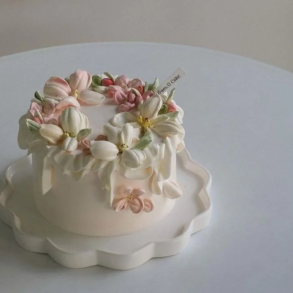  Mini cake with cream design