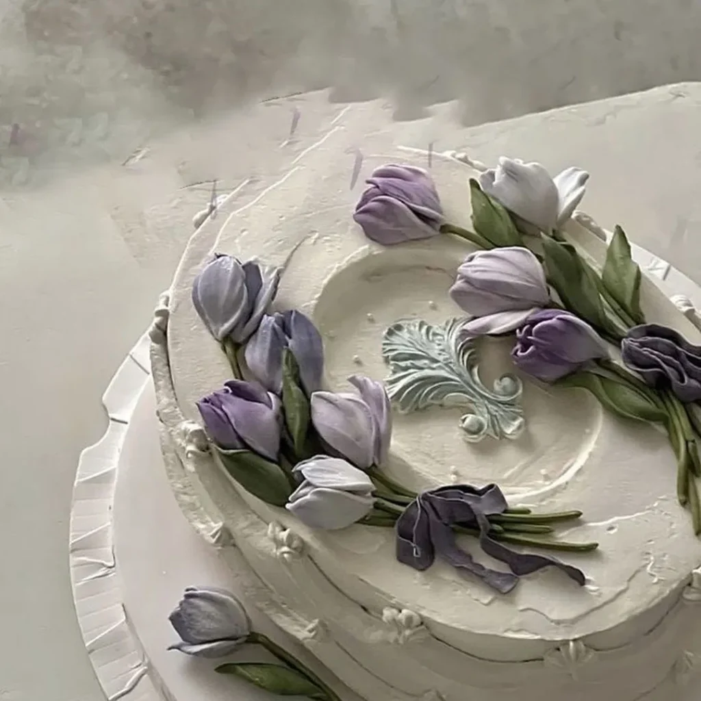   Cake with floral cream design