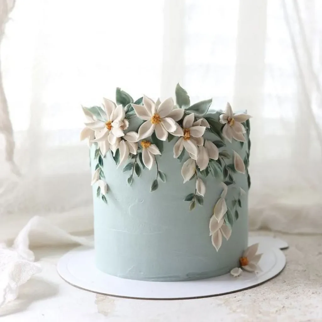   Cake with a stylish cream design