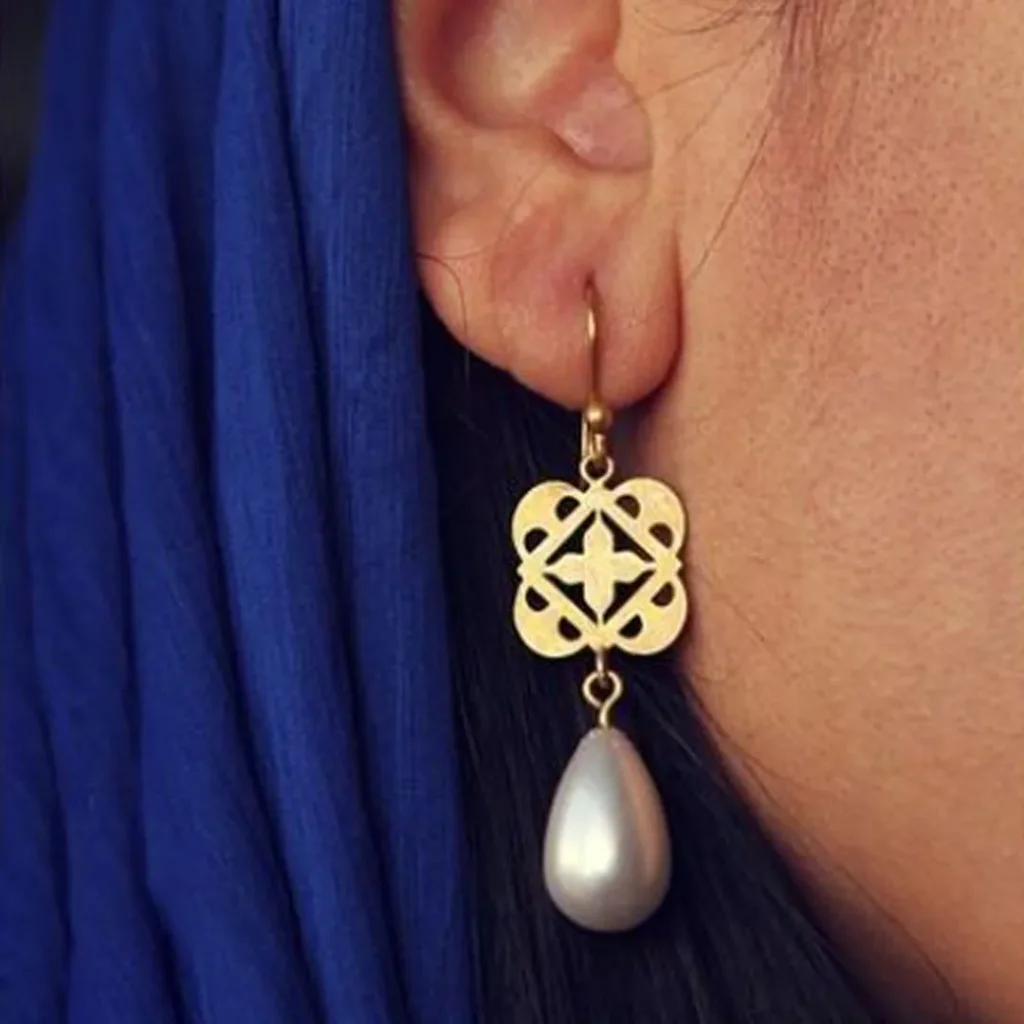 Earrings with traditional pearl design
