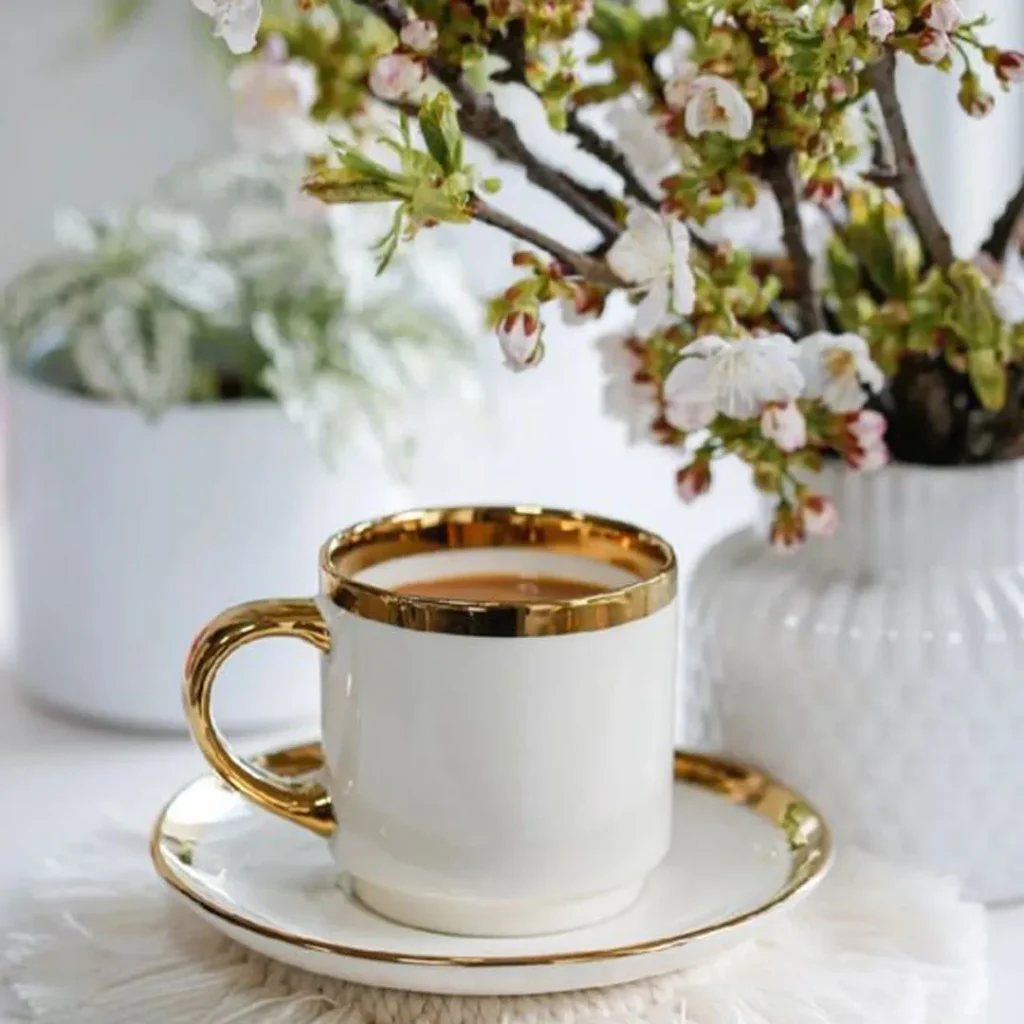 فنجان دور طلائی