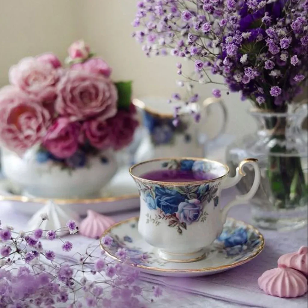  فنجان با طراحی آنتیک  گلدار