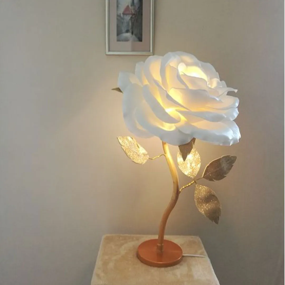 چراغ  مطالعه طرح گل کیوت